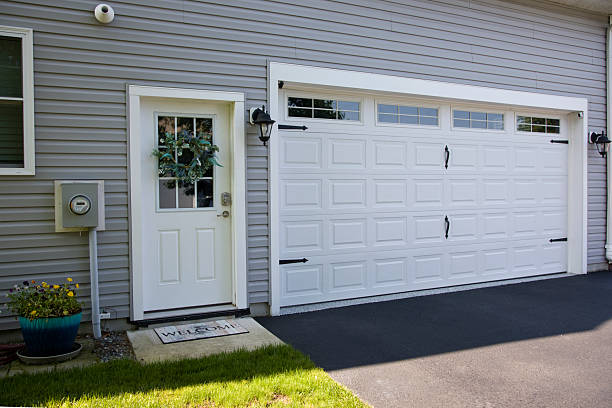24/7 Emergency Garage Door Panel Replacement experts in Salida del Sol Estates, TX